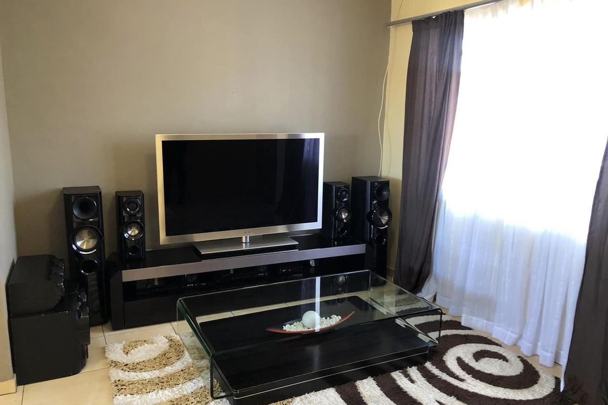 2 Bedroom Apartment For Sale in Otjomuise - Photo 2