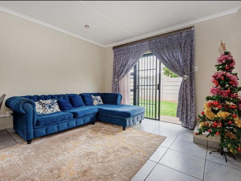 4 Bedroom House for Rent - Photo 6