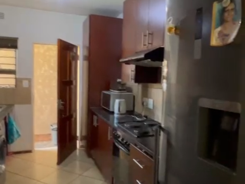 Alberton 3 Bedroom Apartment For Sale in Alberstdal - Photo 7