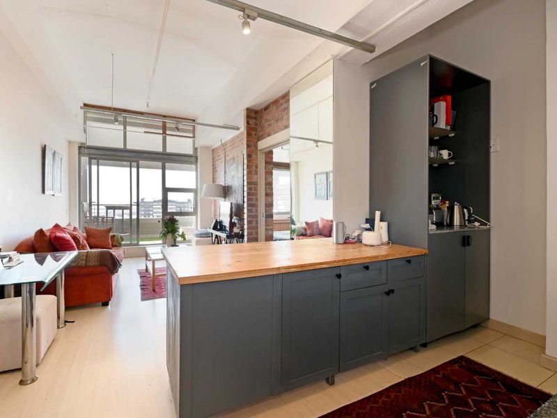 Apartment with Views and Strong Investment Appeal in Upper East Side - Photo 7