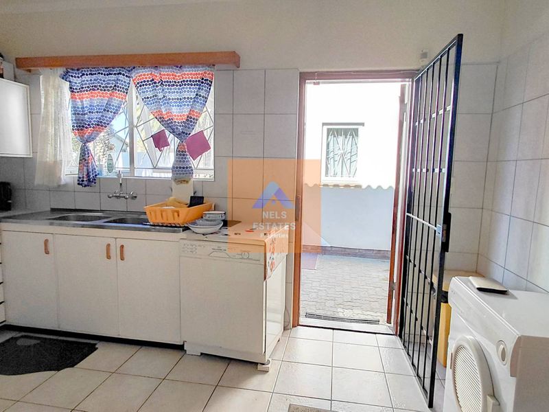 Golden Oldie For Sale in Vineta, Swakopmund - Photo 4
