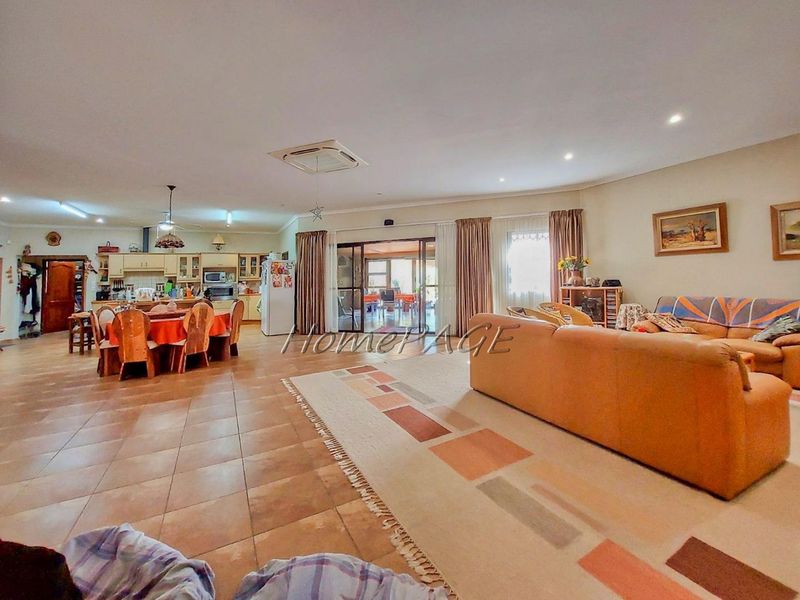 Omaruru:  Riverside Home with 2 flats is for Sale - Photo 10