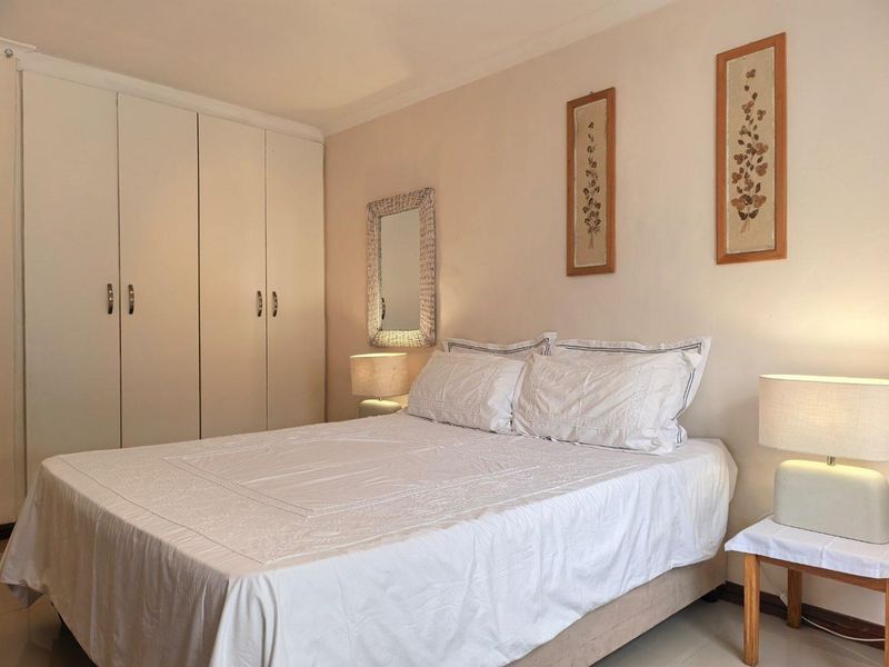 Charming Furnished 1-Bedroom Cottage Belle Constantia R14,500 pm - Photo 8