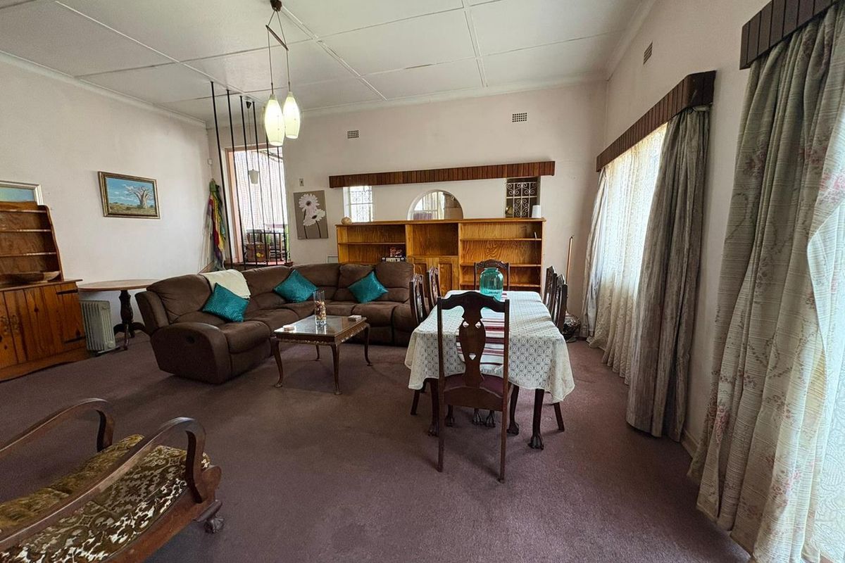 Fabulous Family Home on the Border of Oakdene! - Photo 5