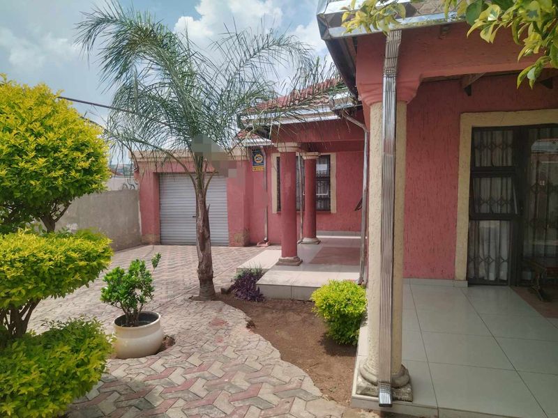 4 bedrooms house for sale in Soshanguve BB - Photo 4