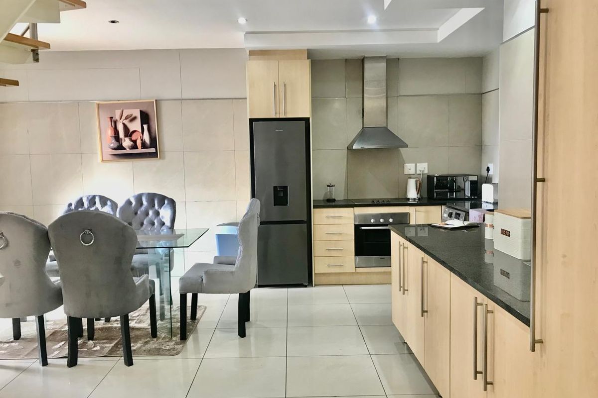 Executive fully furnished penthouse in Sandton - Photo 4