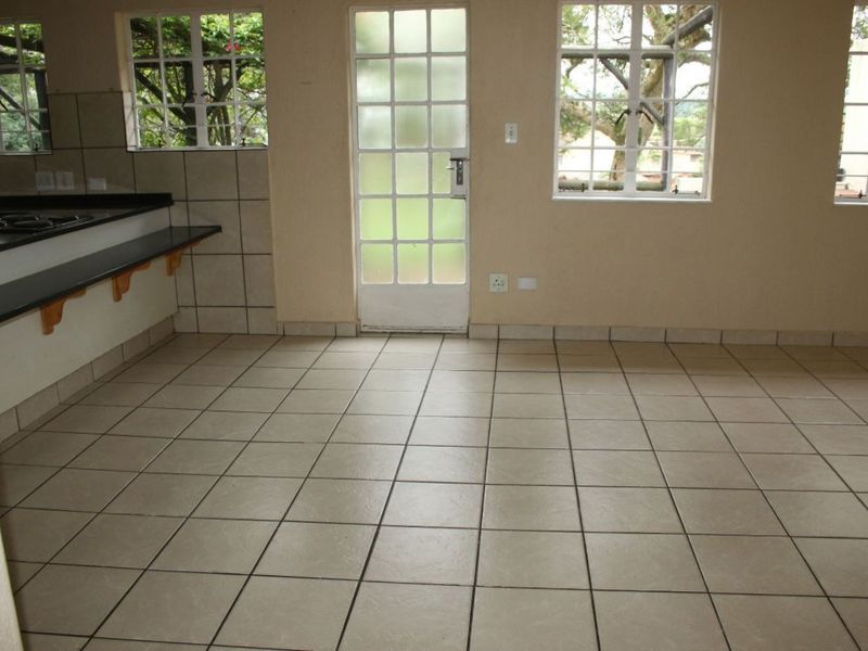 2 bedroom apartment to rent in White River - Photo 8