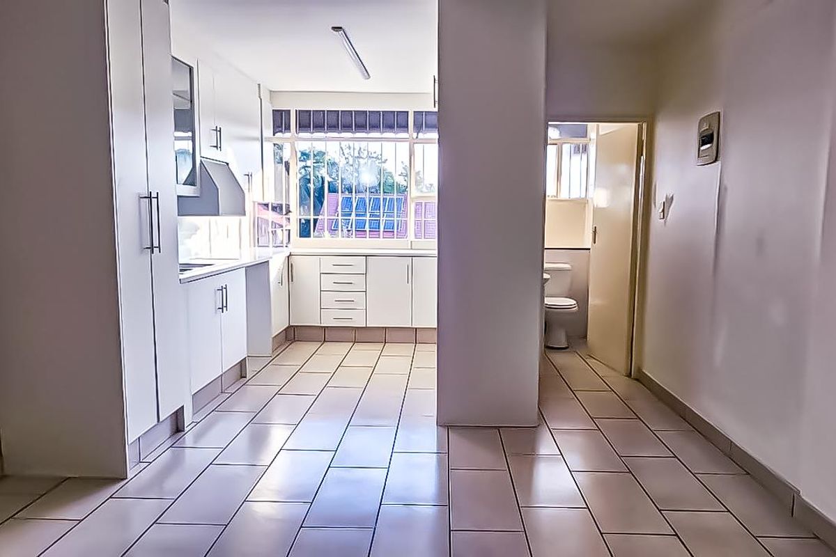 Charming 3-Bedroom Apartment in a Prime Location - Photo 2