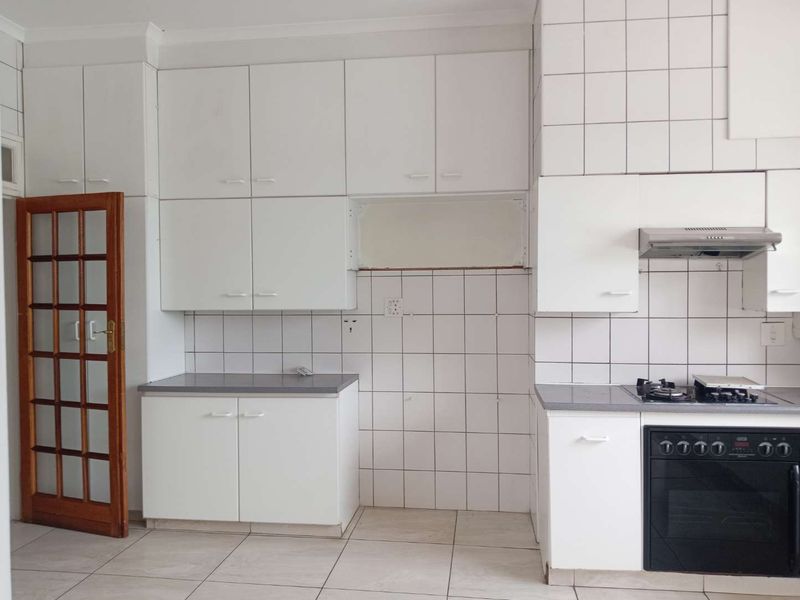 3 Bedroom ,3 Bathroom family home To Let - Photo 3