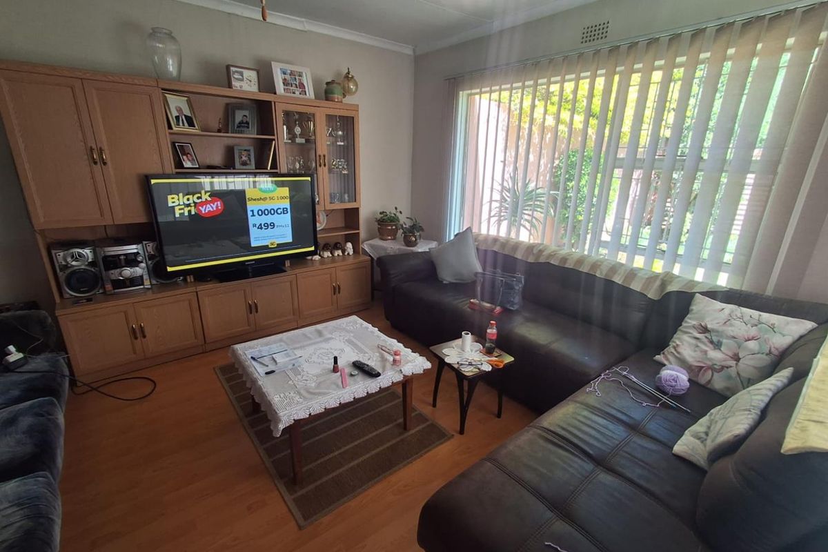 PET FRIENDLY CHARMING TOWNHOUSE - MULBARTON - Photo 3