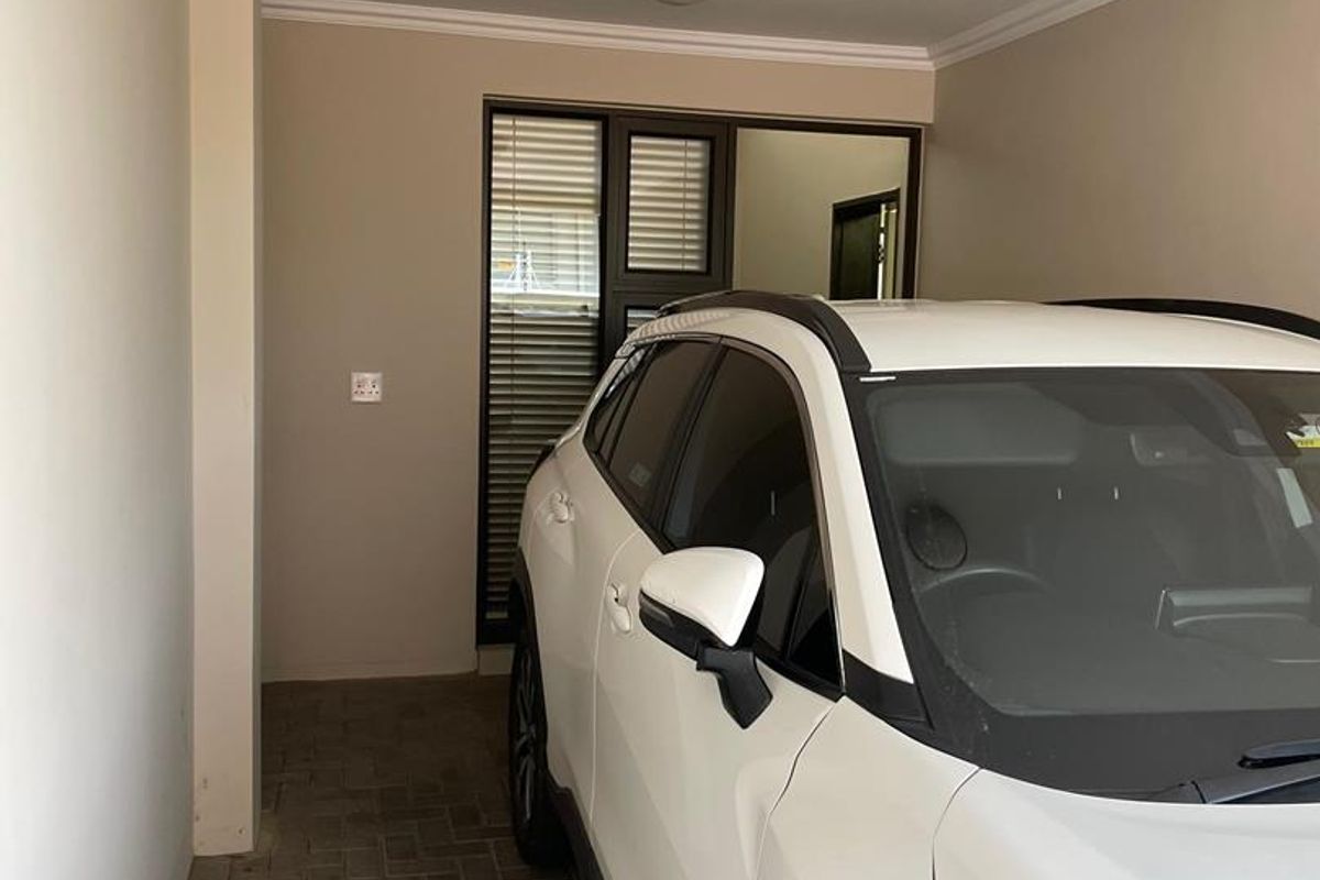 TOWNHOUSE FOR SALE - CENTRAL WINDHOEK, NAMIBIA - Photo 4