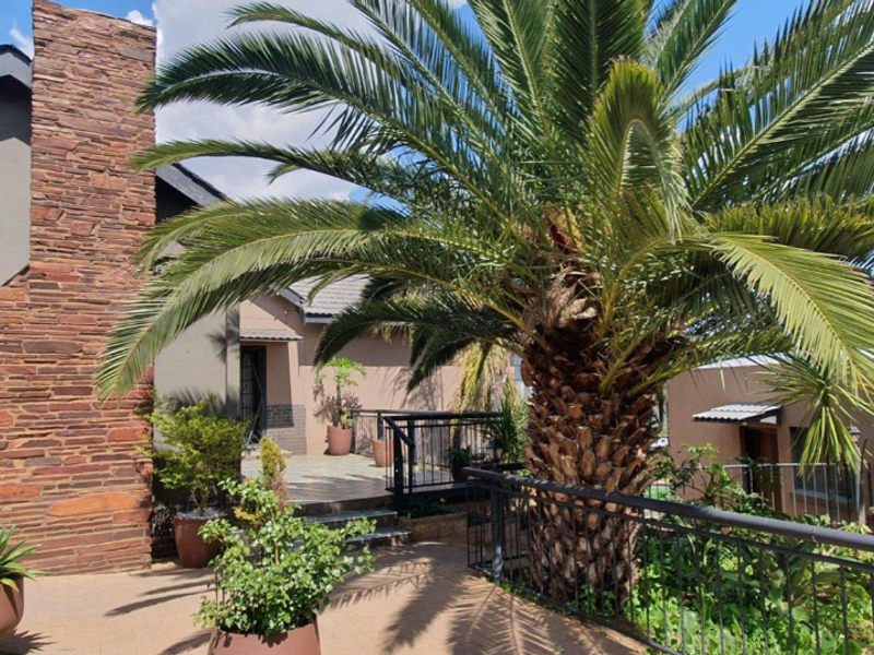 Boomed-Off Beauty: Spacious Home with Endless Entertainment Options - Photo 6