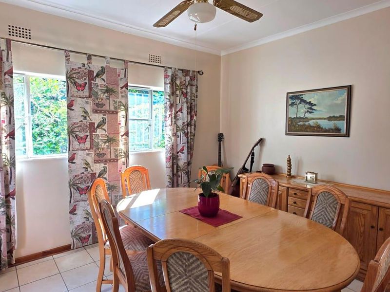 Comfortable family living in a peaceful, established neighbourhood... - Photo 8