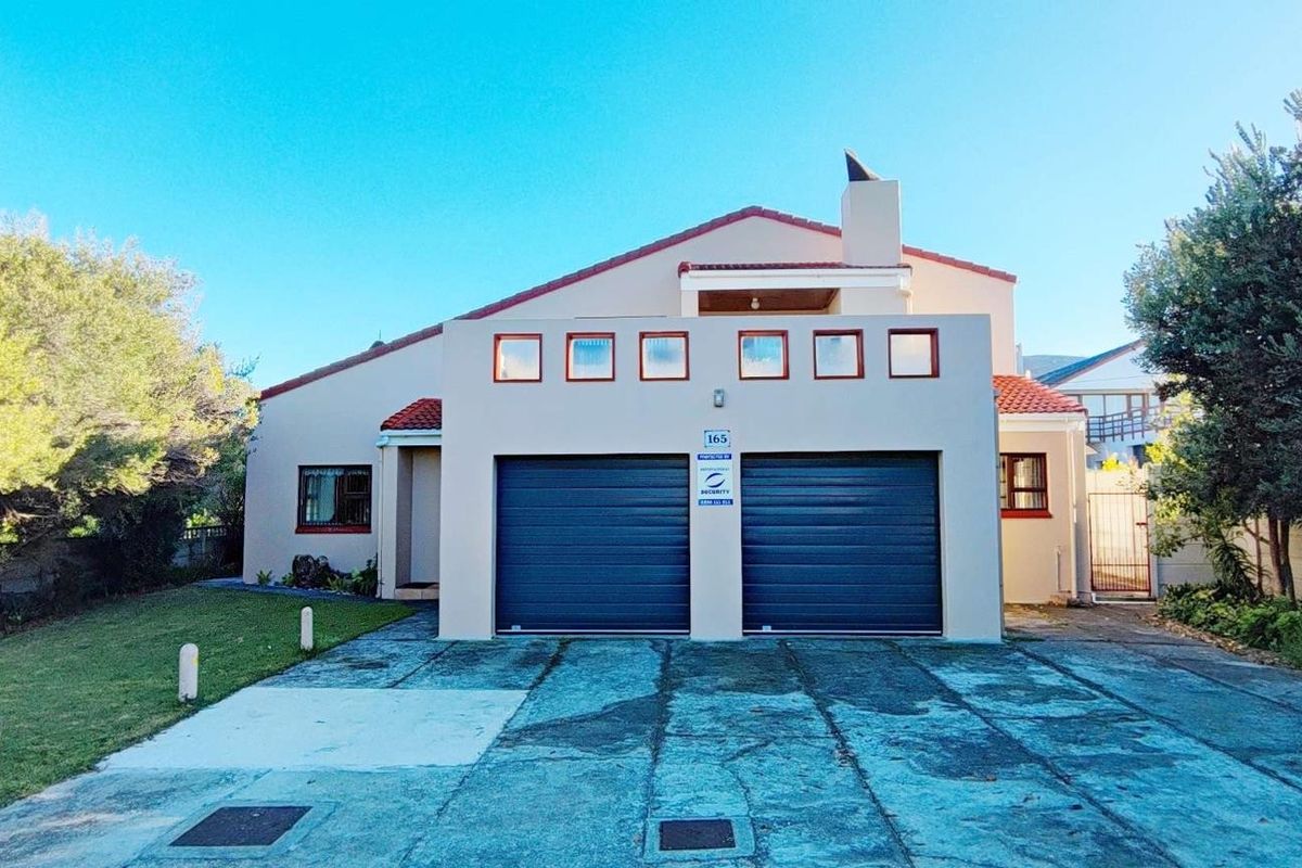 Coastal Paradise Awaits: Your Franskraal Haven Just 100 Meters from the Beach! - Photo 3