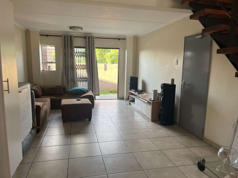 Perfect Easter gift to yourself or your family. 3-Bedroom Apartment in Ferndale, Randburg - Photo 6