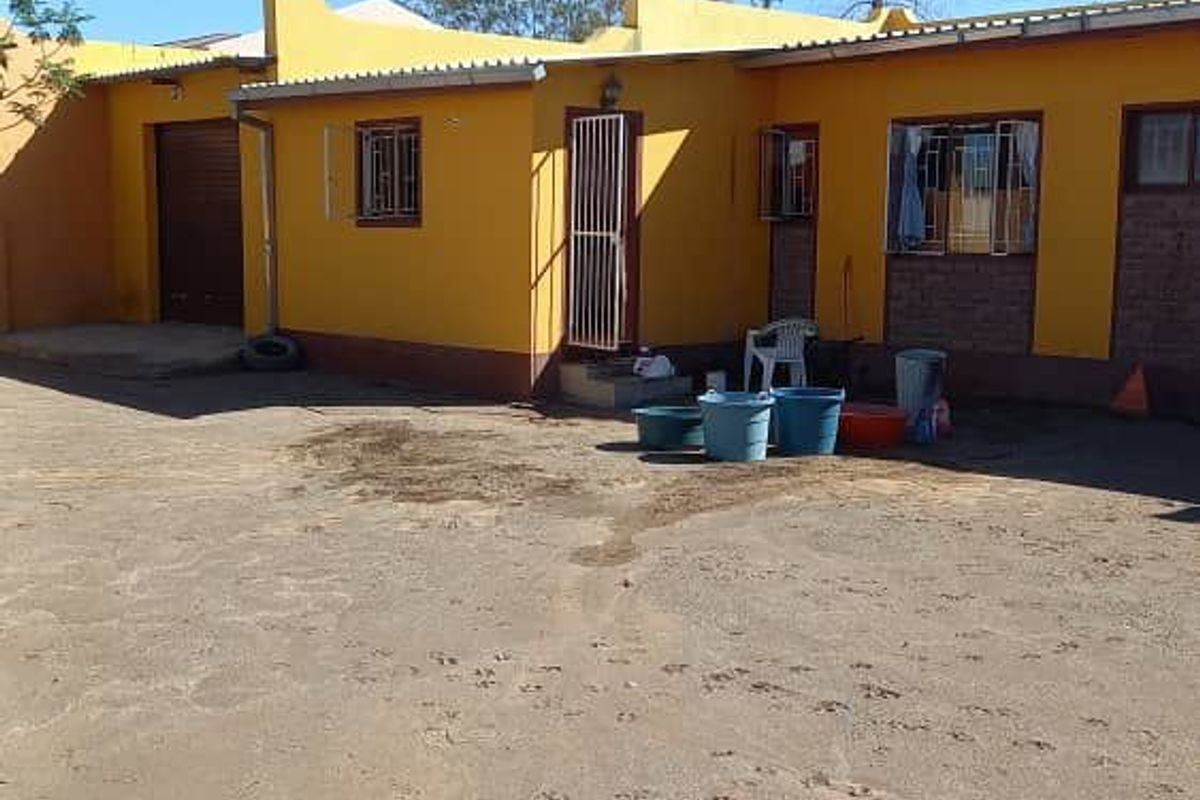 WELL-LOCATED PERFECT STARTER HOME FOR SALE IN KEETMANSHOOP - NAMIBIA - Photo 4