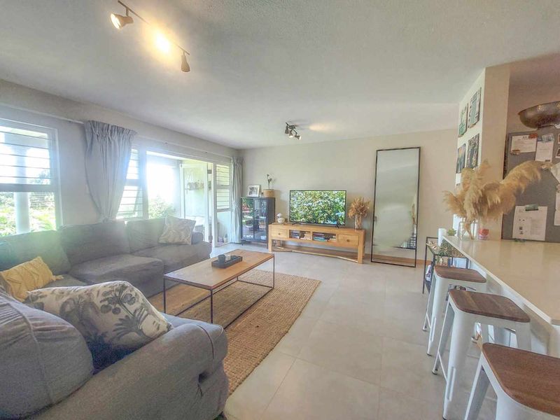 Modern, sleek and recently renovated garden townhouse! - Photo 5