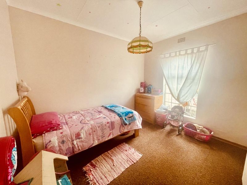 3 bedroom townhouse in a security gated complex - Photo 7