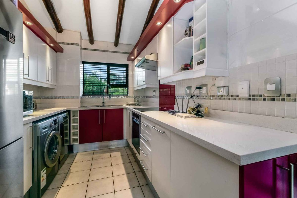 3 BEDROOM LOFT APARTNENT FOR SALE IN MORNINGSIDE!! - Photo 4