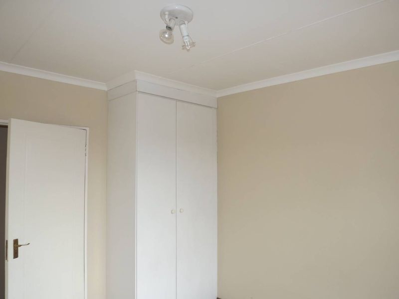 Charming 2-Bedroom Apartment with Modern Amenities - Photo 10