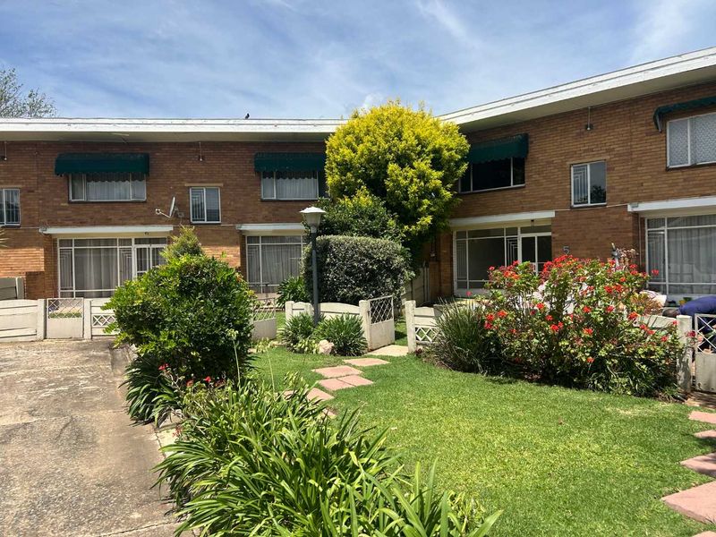 Pet friendly duplex - Photo 2