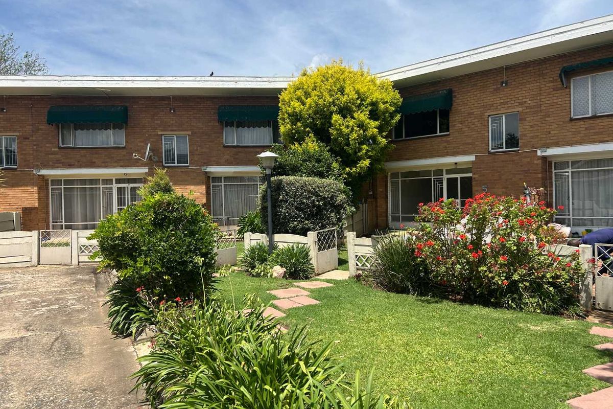 Pet friendly duplex - Photo 2