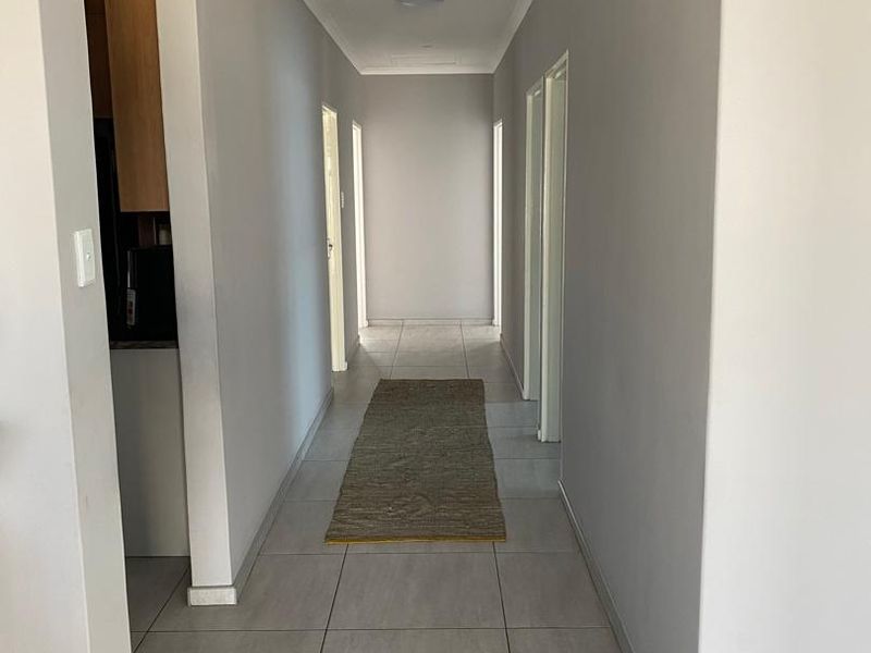 Lovely 4 Bedroom House For Sale - Photo 8