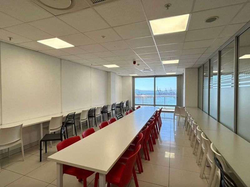 Full-floor 1660m2 office to let on 15th floor of the Halyard - Photo 7