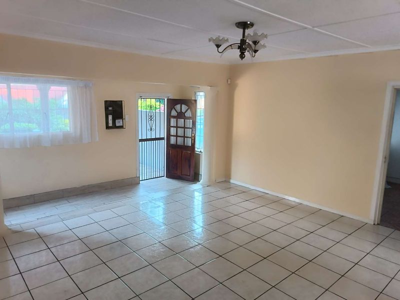 🏡 Spacious 4-Bedroom Family Home with Separate Flatlet to Rent in Lincoln Meade - Photo 6