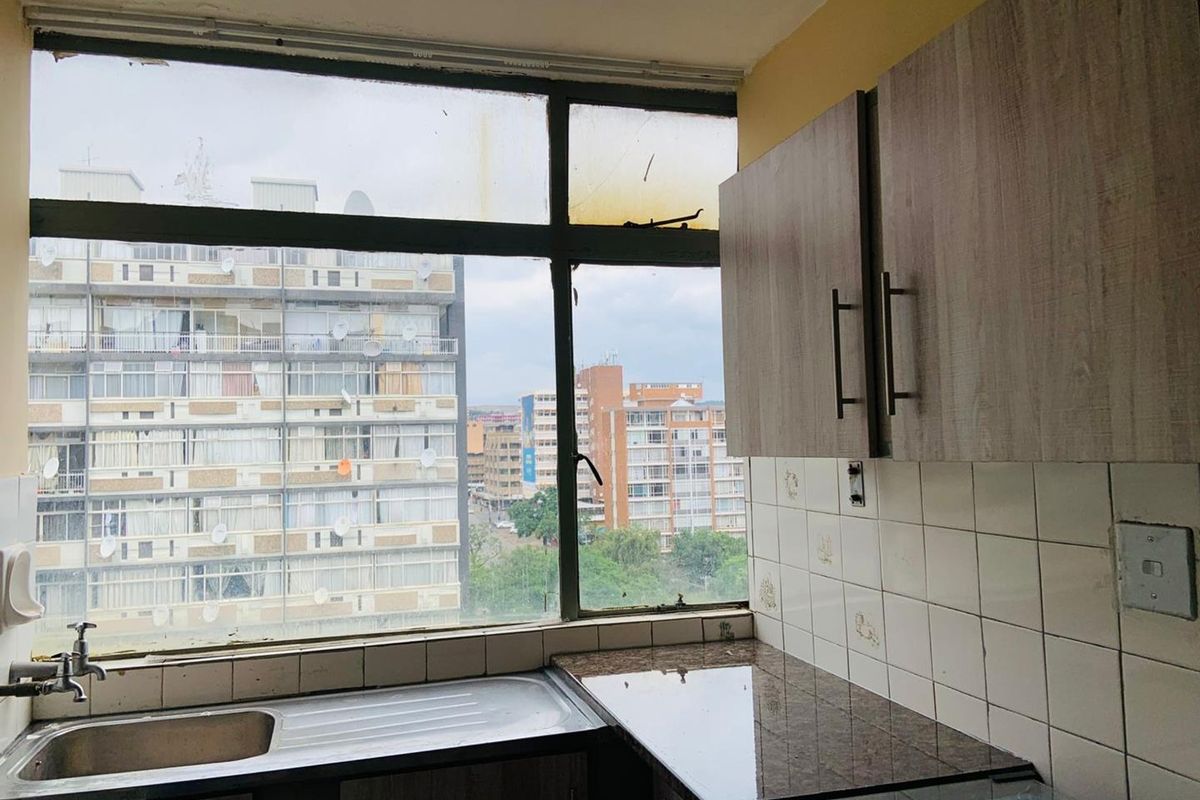 Spacious 2 Bedroom Apartment in Prime Location - Photo 3