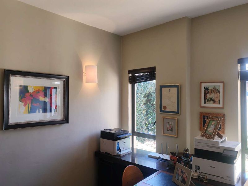 EXCLUSIVE MANDATE - BEAUTIFUL FAMILY HOME- IDEAL FOR THE ENTERTAINER - Photo 9