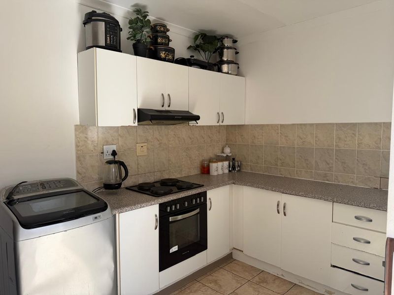 FOR SALE: CHARMING 2-BEDROOM UNIT WITH LOW LEVIES & MODERN COMFORT, MONDESA,NAMIBIA - Photo 4