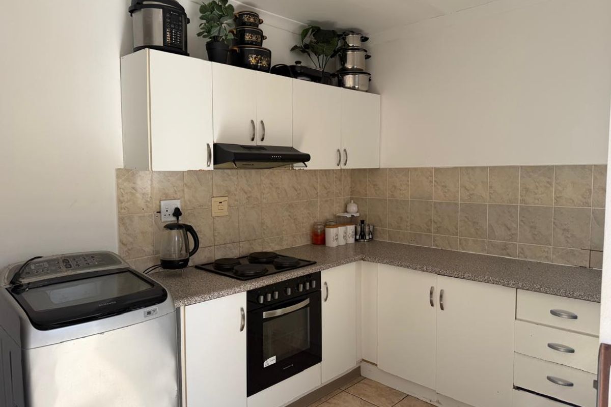 FOR SALE: CHARMING 2-BEDROOM UNIT WITH LOW LEVIES & MODERN COMFORT, MONDESA,NAMIBIA - Photo 4