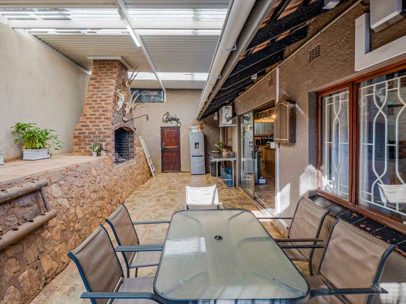 Spacious family home - Photo 6