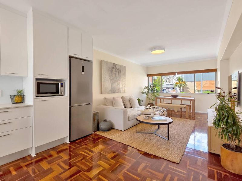 Above the Crowd ! - Photo 3