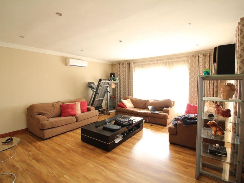 4 Bedroom - so much potential - Photo 8