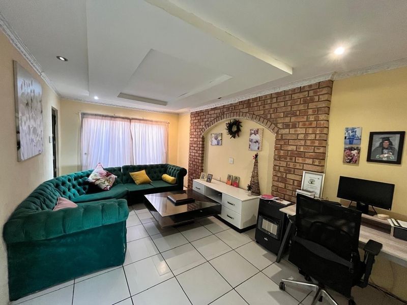 3 bedrooms House in Mpumalanga - Photo 5