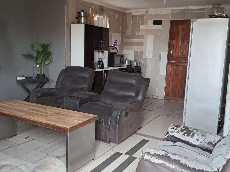 Charming 2-Bedroom House in Site C - Priced at R290,000 - Photo 9