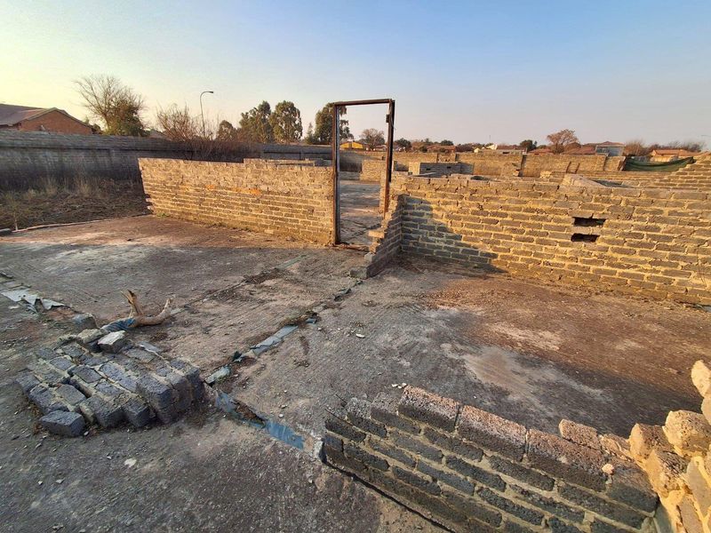 Bargain! 1283 Square Meter Vacant Land with Perimeter Walls - Photo 6