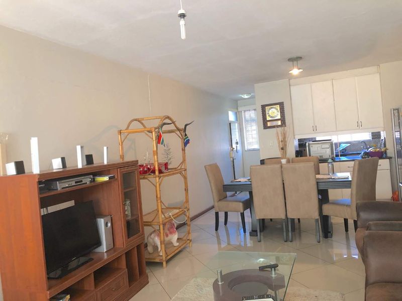 Spacious apartment for sale in Sunnyside - Photo 4