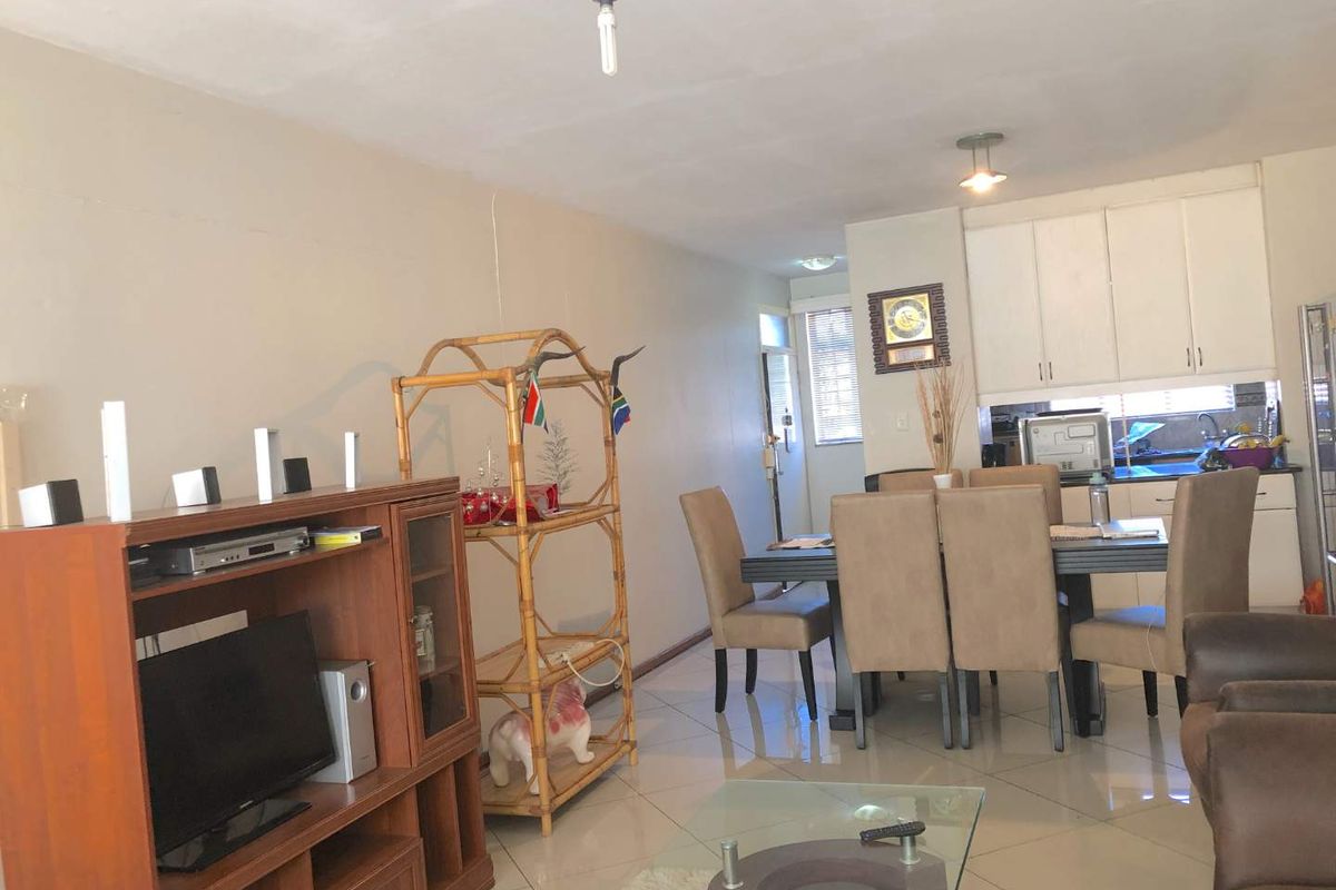 Spacious apartment for sale in Sunnyside - Photo 4