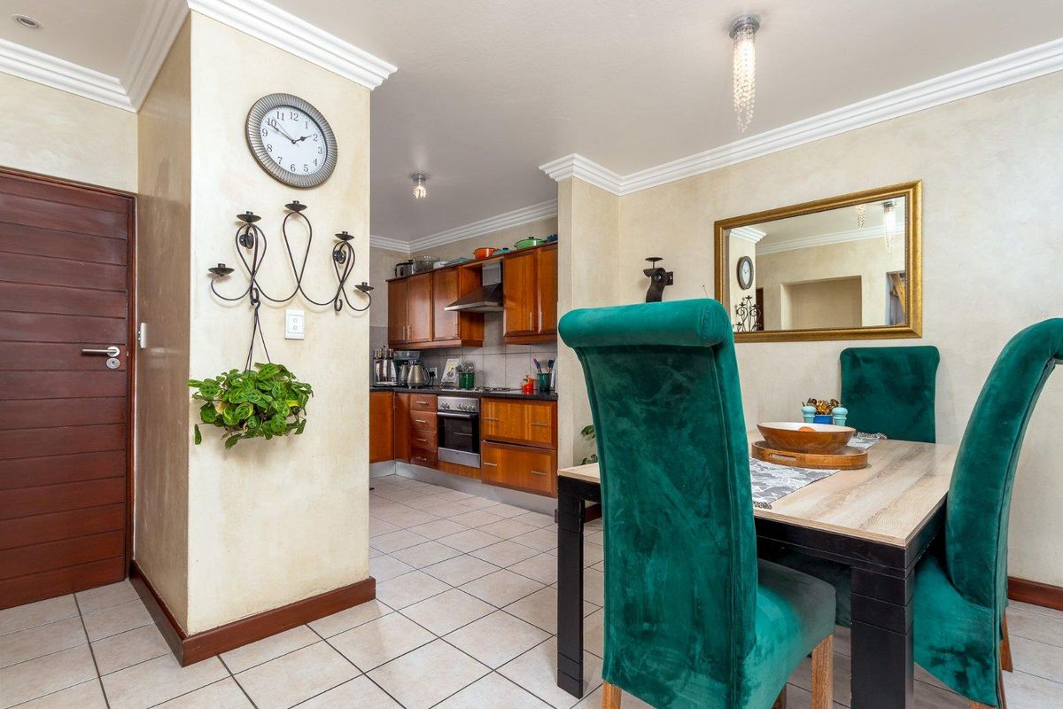 3 Bedroom House for Sale in Dainfern - Photo 4