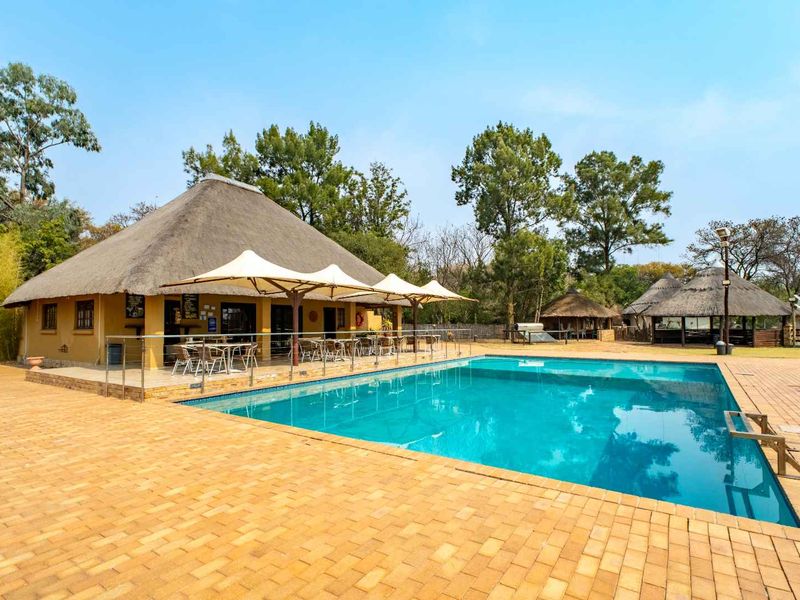 For Sale: Stunning Lodge – 4-Star Guest House with Massive Potential in Gauteng - Photo 1
