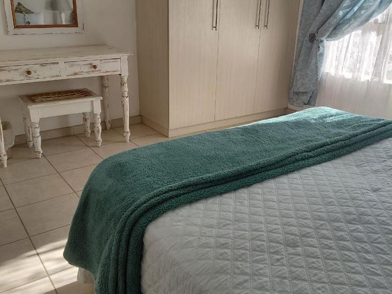 Neat Family Home - Photo 10