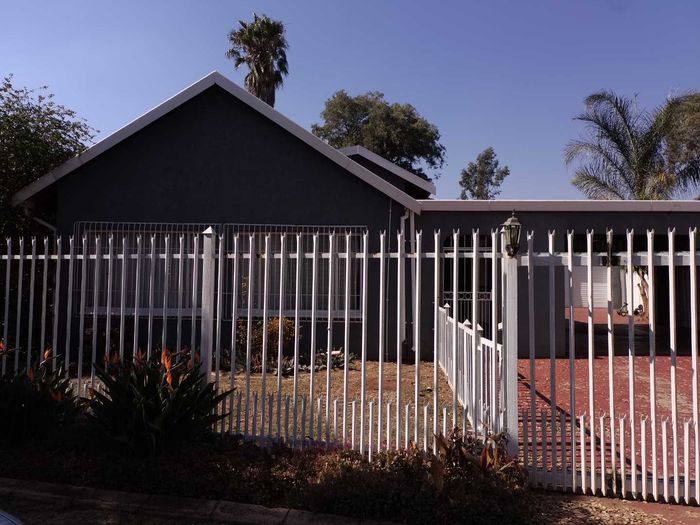 Property #2555334, House Rental Monthly in Rooihuiskraal Ext 1