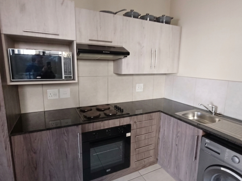 Chic Norton Park flat with open plan living - Photo 5