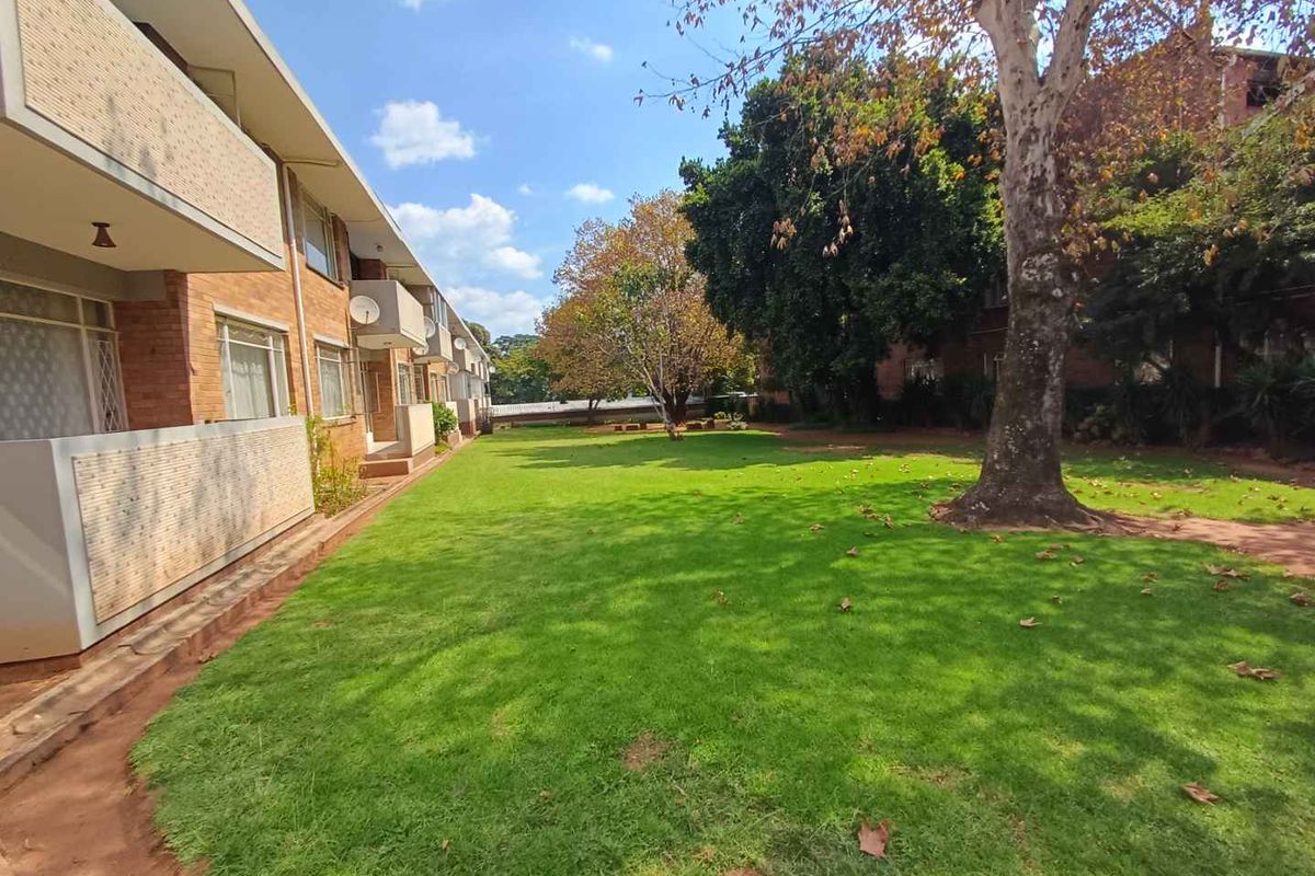 Savoy Estate,2 Bed Townhouse - Photo 2