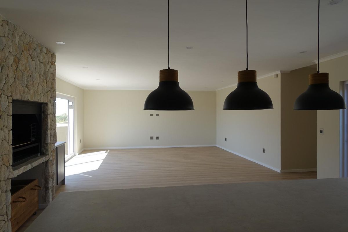 BRAND-NEW FAMILY HOME IN THE TRANQUIL ROSSMUND GOLF VILLAGE - Photo 4