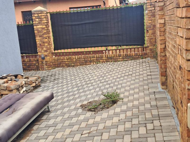 Beautiful 2 bedroom home - Photo 6