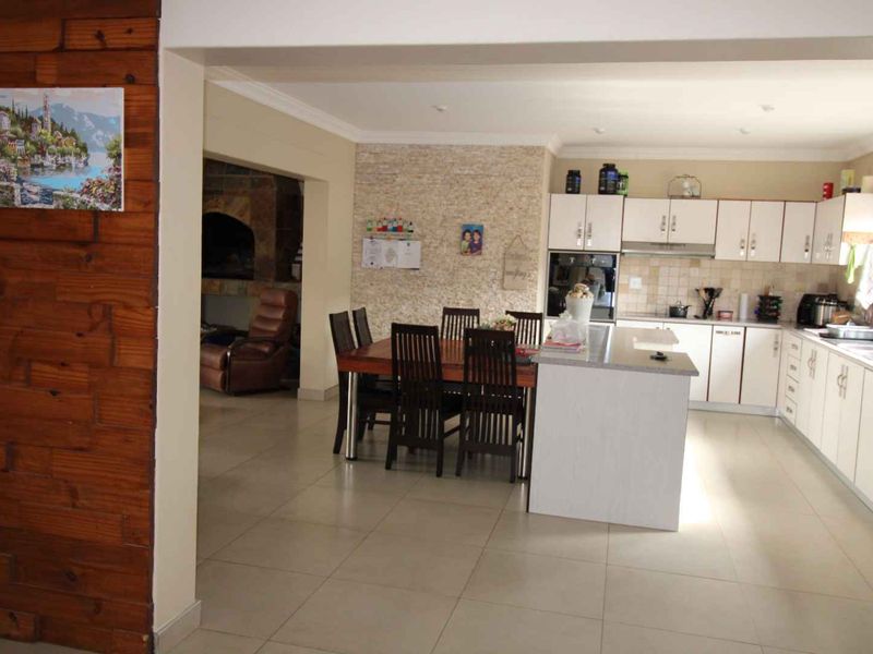 Well located Family Home in good neighbourhood on large stand! - Photo 3